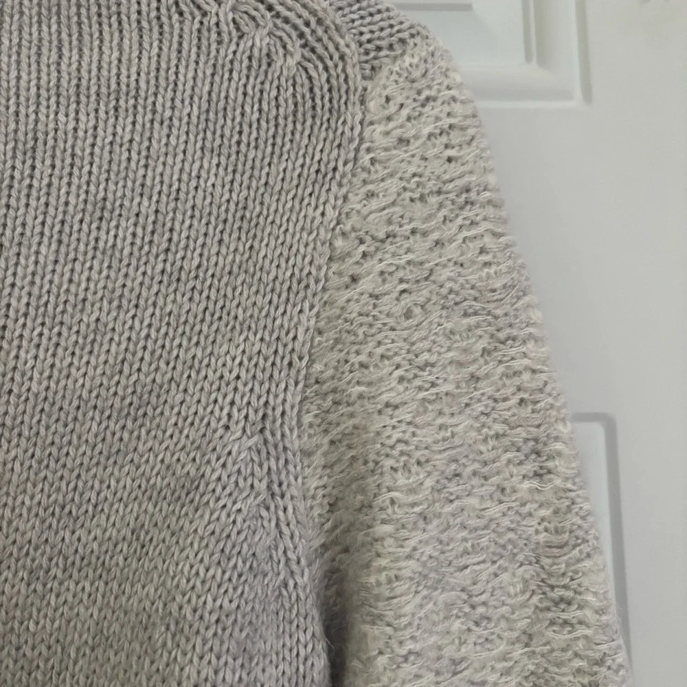 ❤️2/$15or3/$21❤️LOFT Gray Mohair Blend Sweater w/Snowflake Pattern, Size PS - Picture 11 of 13